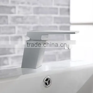 Solid Brass Chrome Plated Single Handle Water Tap thumbnail-5