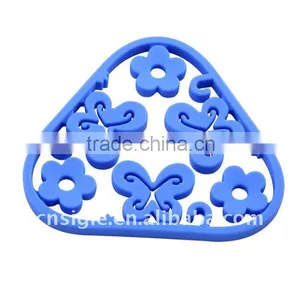 Silicone Triangle Trivet thumbnail-1