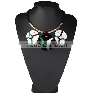 Fashion Big Brand Women Arcylic Pendant Costume Necklace thumbnail-1