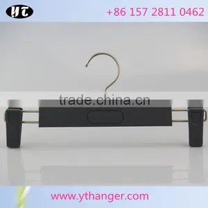 Hot Sale Long Hook Plastic Rubber Pants Hanger With Metal Clips thumbnail-2