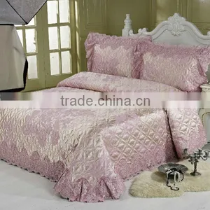 Luxury Flower Pattern Jaquard Bedding Set In Pink Color thumbnail-1