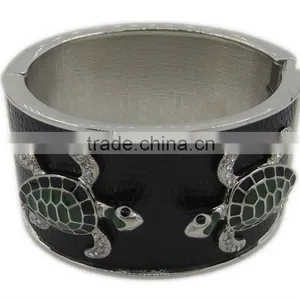 Turtle Enamel Hinge Cuff Magnetic Bangles Vners thumbnail-1