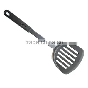 Nice Handle Feeling Plastic Shovel With Food Grade Nylon thumbnail-1