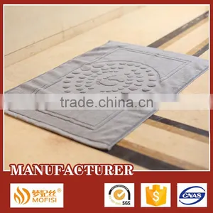 100% Cotton Foot Shape Anti-slip Jacquard Bath Mat thumbnail-4