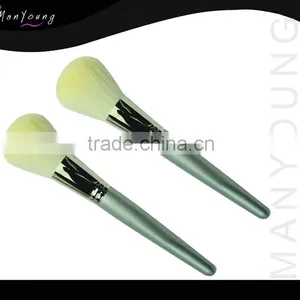 Portable Kabuki Brush thumbnail-1