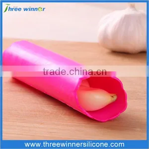 Food Grade Fruits and Vegetables Custom Roller Silicone Garlic Peeler thumbnail-4
