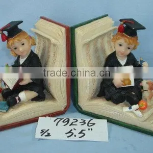 Polyresin Graduation W/bookends thumbnail-1