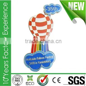 From China Manufacture Balloon Festival Metal Pin Badge for Fans thumbnail-1