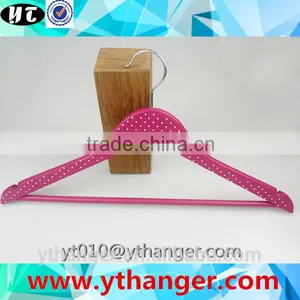 YY0514 Red Wooden Clothes Hanger With Bar Non-slip Wooden Suit Hanger With Logo thumbnail-6