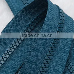 2016 High Quality Plastic Zipper thumbnail-4
