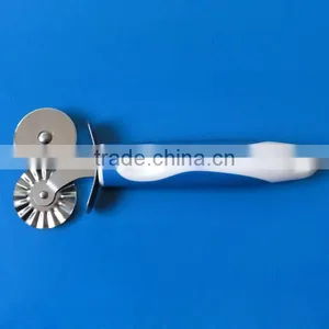 Stainless Steel Pizza Cutter With Double Cutter thumbnail-1