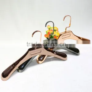 Wholesale Electric Clothes Plastic Hanger for Coat thumbnail-1