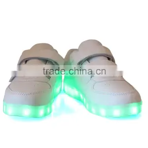 Wholesale Fashion White/black LED Light up Shoes/luminous LED Light Running Shoes thumbnail-6