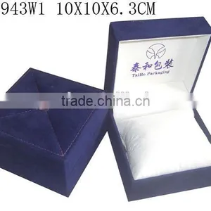 T943W1 New Design Plastic Velvet Watch Box With a Pillow thumbnail-1