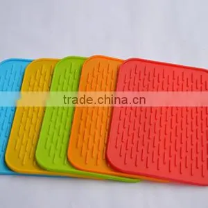 Heat Resistant Water Proof Non Slippery Silicone Dining Table Mat thumbnail-3