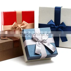 Square Upscale Gift Box thumbnail-2