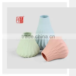 High Quality Ceramic Vase With Many Elegant Designs and Colors to Choose thumbnail-1