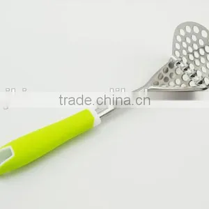2016 Hot Sale Kitchen Utnesil Stainless Steel Potato Masher With Plastic Long Handle thumbnail-3