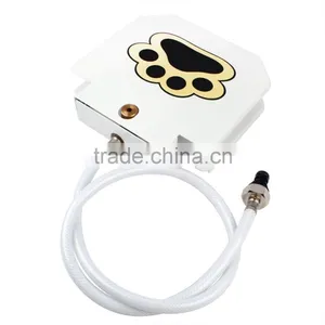 2016 Factory Wholesale New Dog Supplies Upgrade Pet Step Spray Doggie Dog Cat Paw Water Fountain Feeder Drinking Spring Pedal Pe thumbnail-4