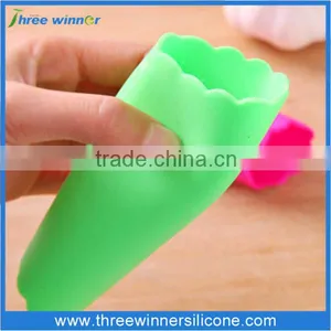Silicone Products Vegetables and Fruits Custom Roller Garlic Peeler thumbnail-6