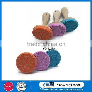 Best Price Christmas Silicone Cookie Biscuit Stamps With Wood Handle thumbnail-6