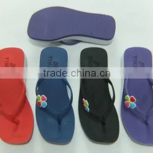 2016 Women's Slipper thumbnail-1