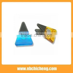 High Quality Plastic Hot Selling Triangle Magnetic Clip thumbnail-2