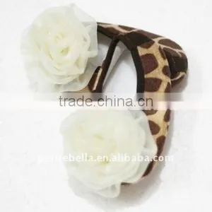Baby Giraffe Crib Shoes With Cream White Rosettes thumbnail-1