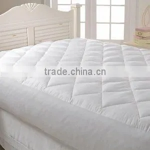 Queen Size Mattress Pad thumbnail-1