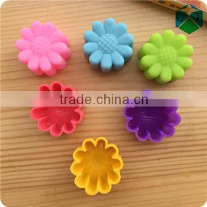 CTQH-695 Specializing in the Production of Silicone Cake Mold Silicone Chocolate Mold 5cm Sunflower Mixed Random Cutter Silicone thumbnail-1