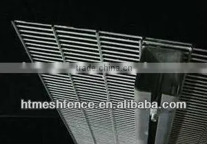 Pvc Coated Green Vinly Airport Bend Welded Wire Mesh Security Fence for Yard Guard thumbnail-3