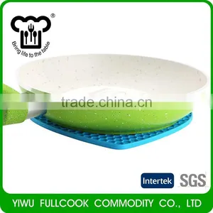 Factory Sale Excellent Quality Eco-friendly Decorative Table Plate Mat thumbnail-3