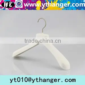 YY0397 Black Rubber Coated Plastic Shirts Hanger Rubber Paint Clothes Hanger With Clips thumbnail-2