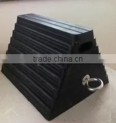Truck Rubber Wheel Chocks (9.5in*8in*6in) thumbnail-1