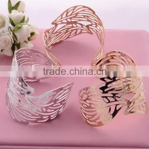 Latest Design 2016 Openings Alloy Bangles Gold Plated Bracelet Fashion Beautiful Pattern Hollow Bangle For Women/ thumbnail-1