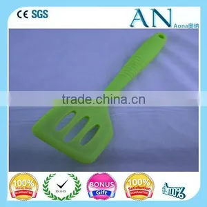 Silicone Scraper Handpicked and Dropshipped From Quality Manufacturers thumbnail-1