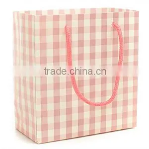 Pink Lattic Design Paper Gift Bag thumbnail-3