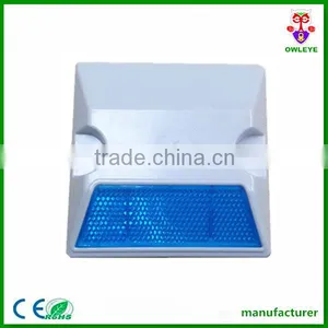 Reflective Plastic Road Stud for Roadway Safety thumbnail-3