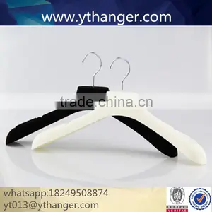 CY-629 Luxury Flocking Velvet Plastic Hanger With Brand Logo for Plastic Velvet Hanger thumbnail-1