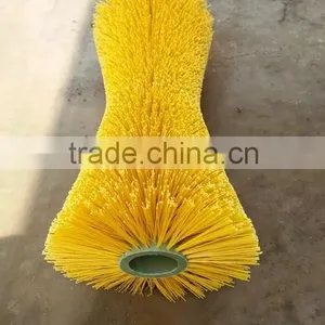 High Quality PP Material Cylinderical Cow Scratching Brush thumbnail-3