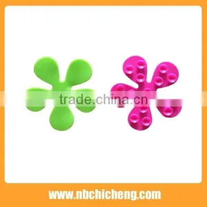 Flower Shaped Plastic Bathroom Floor Mat thumbnail-1
