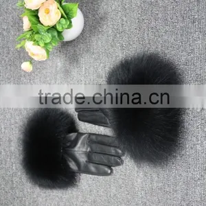 Classic Black Soft Lambskin Gloves Raccoon Fur Trim Women Winter Short Leather Gloves thumbnail-3