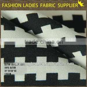Hot Sales Print Pattern for Ladies Wear Reactive Print on 100% Printed Spun Rayon Fabric thumbnail-1