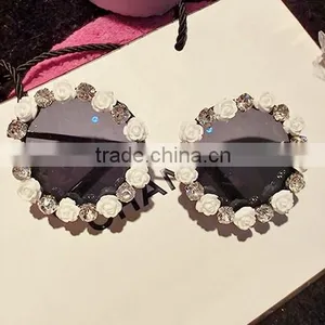 Diamond Flower Rim Vintage Party Beach Festival Frame Shades Round Sunglasses thumbnail-4