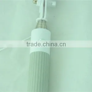 Z02 Plastic Selfie Stick With Bluetooth Remote Shutter for Wholesales thumbnail-2