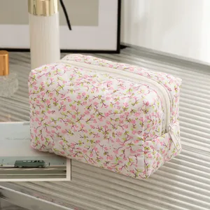 Wholesale Quilted Printed Floral Cosmetic Bag Large Capacity Soft Storage Bag Simple Toiletry Bag thumbnail-4