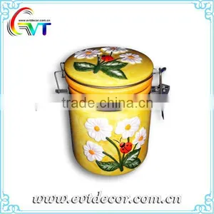 Porcelain Pot With Lid thumbnail-1