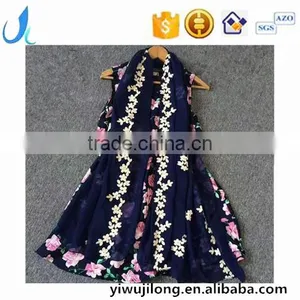 2017 Best Selling Floral Pattern Embroidery Scarf Cotton Muslim Hijab Scarf thumbnail-1