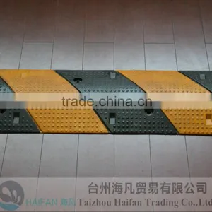 Traffic Road Reflective Rubber Speed Hump/ Black and Yellow Removable Rubber Speed Humps /road Speed Hump for Crossing thumbnail-4