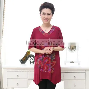 New Arrival Middle Aged Ladies V-neck Half Sleeve Beaded Flower Printed Blouse thumbnail-1